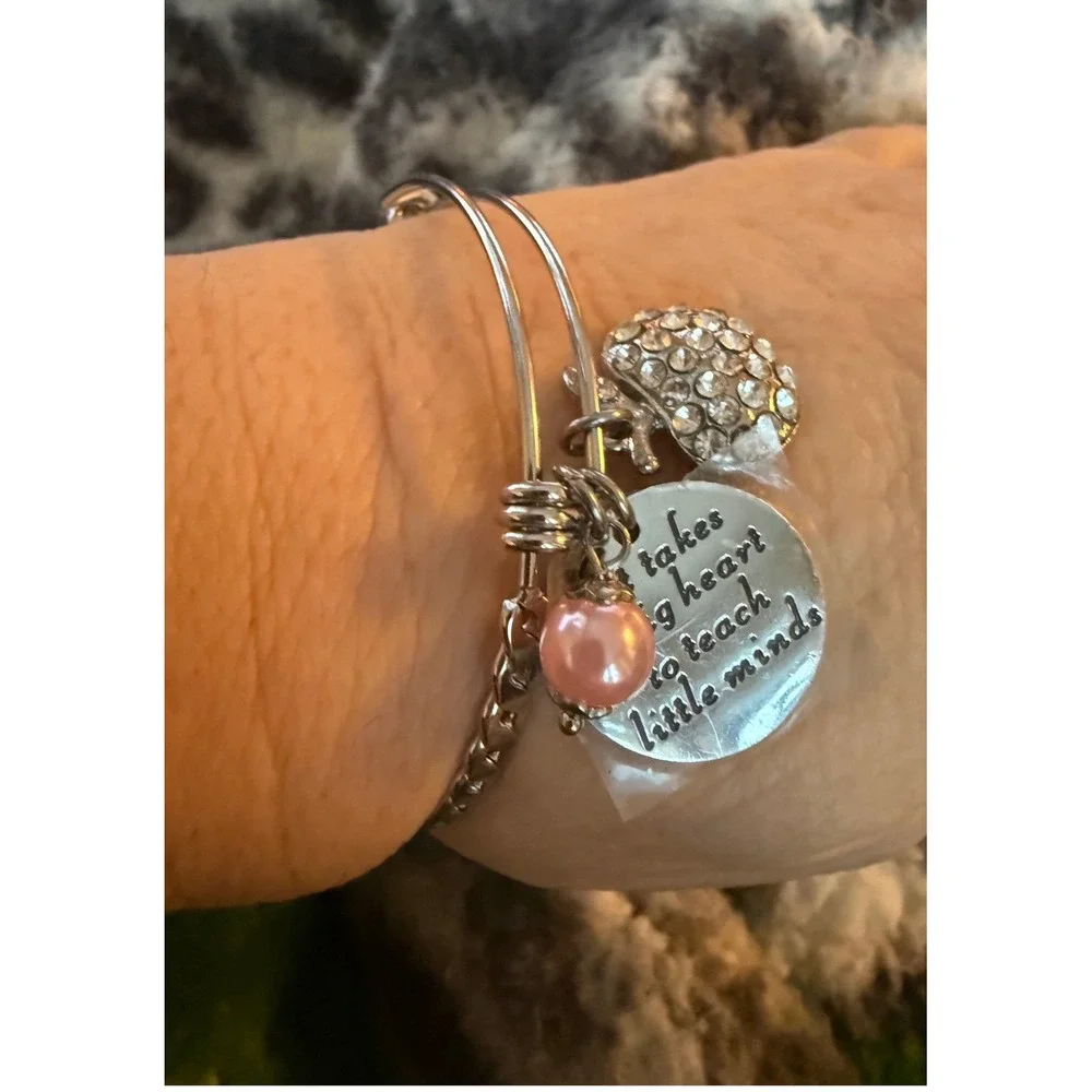 Teacher Appreciation Silver Bangle Bracelet Big Heart Teach Little Minds‎ Apple